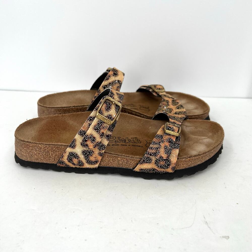 Birki's by Birkenstock Tahiti sandals feature a leopard print glitter finish - Picture 7 of 10